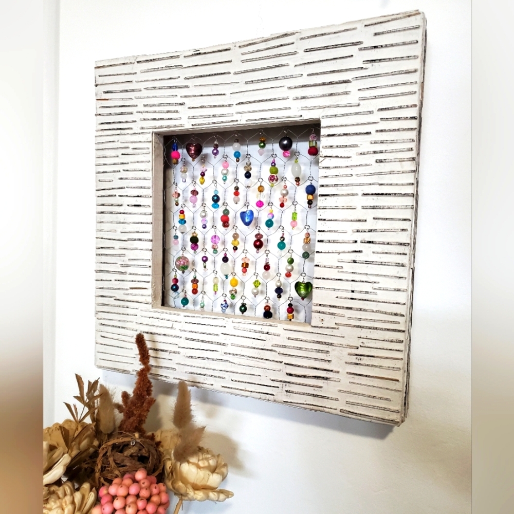 BOHO CHICKEN WIRE BEADED FRAME/WALL DECOR